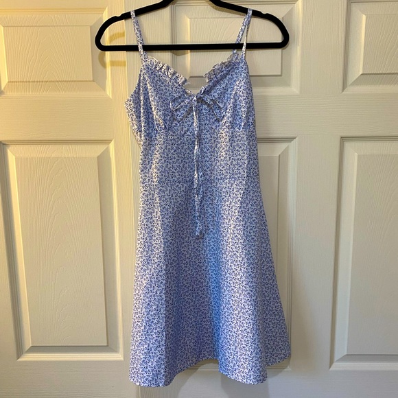Dresses & Skirts - Blue Floral Mini Dress (NWOT)🦋